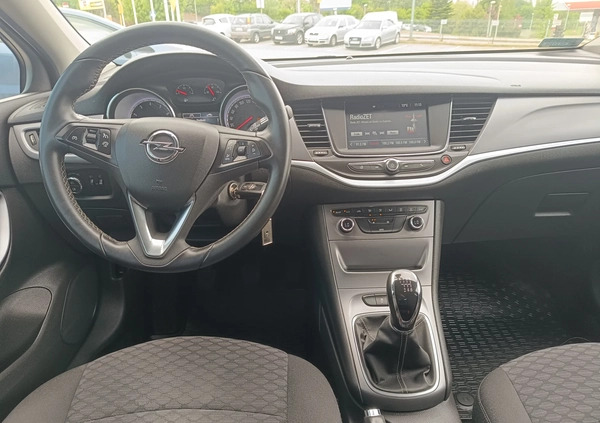 Opel Astra cena 49900 przebieg: 83337, rok produkcji 2016 z Gdańsk małe 352
